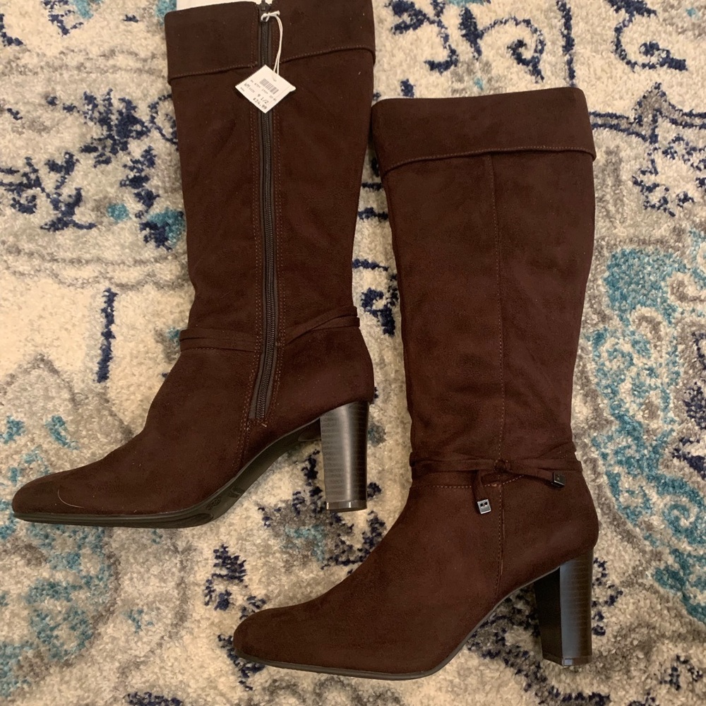 NWT Brown Suede Boots - Picture 3 of 7